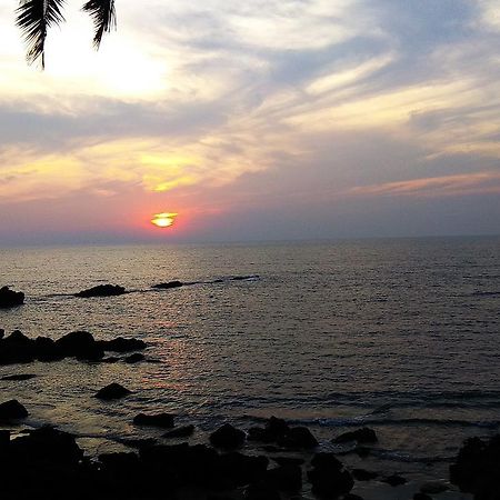 Om Ganesh Guest House Cliffside Arambol Exterior photo