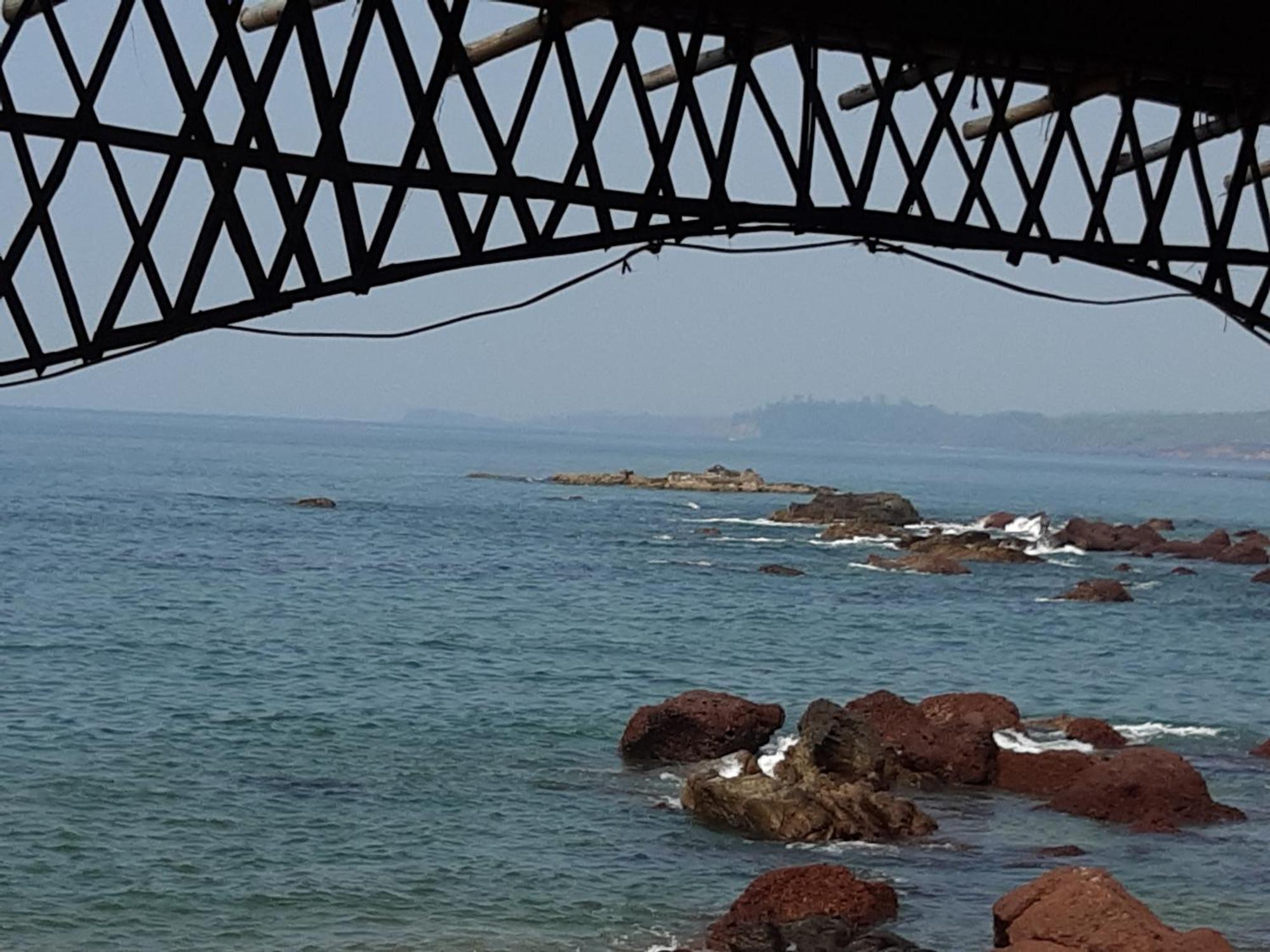 Om Ganesh Guest House Cliffside Arambol Exterior photo