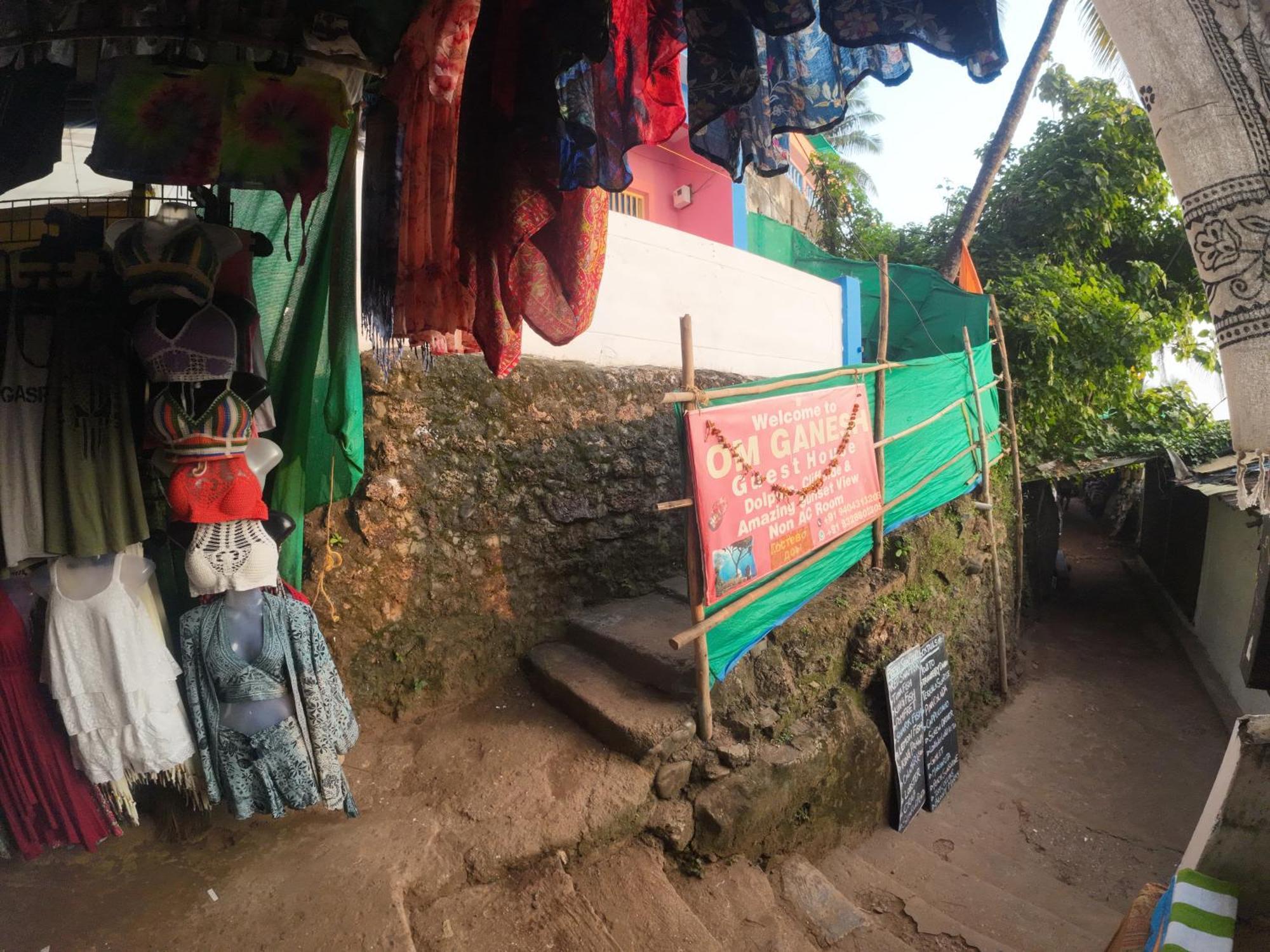 Om Ganesh Guest House Cliffside Arambol Exterior photo