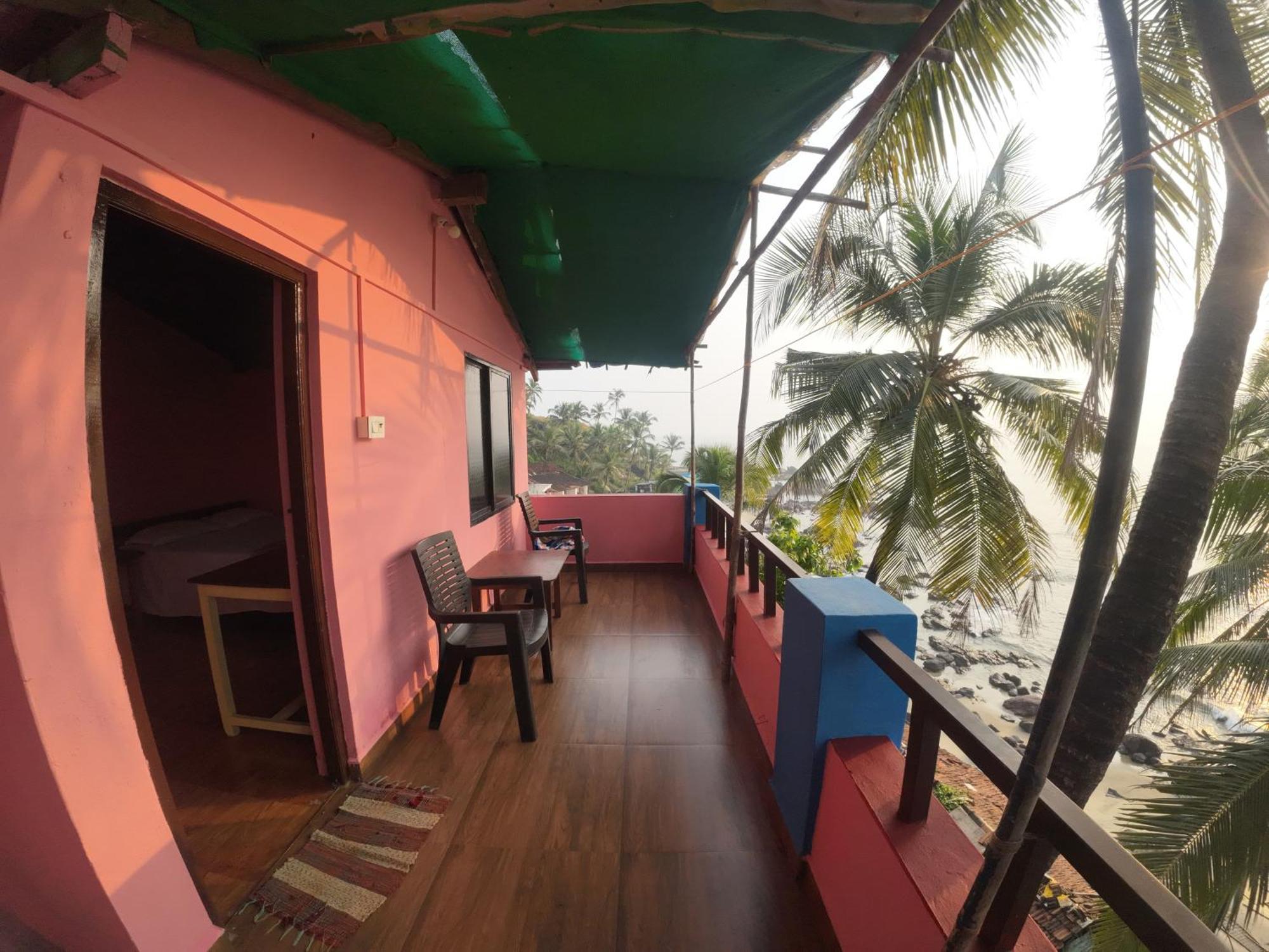 Om Ganesh Guest House Cliffside Arambol Exterior photo