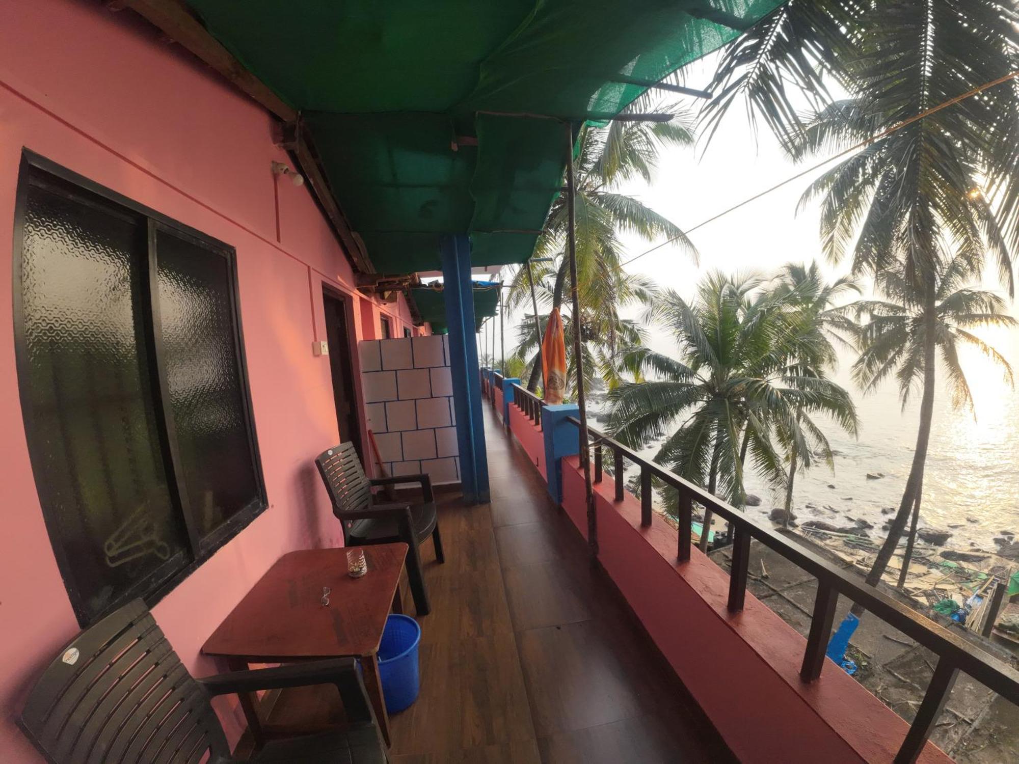 Om Ganesh Guest House Cliffside Arambol Exterior photo