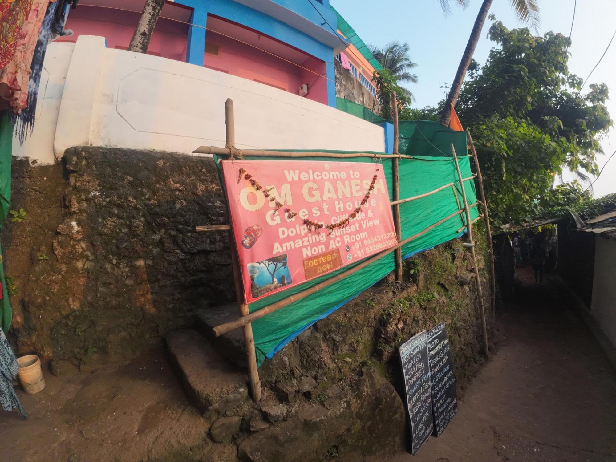 Om Ganesh Guest House Cliffside Arambol Exterior photo