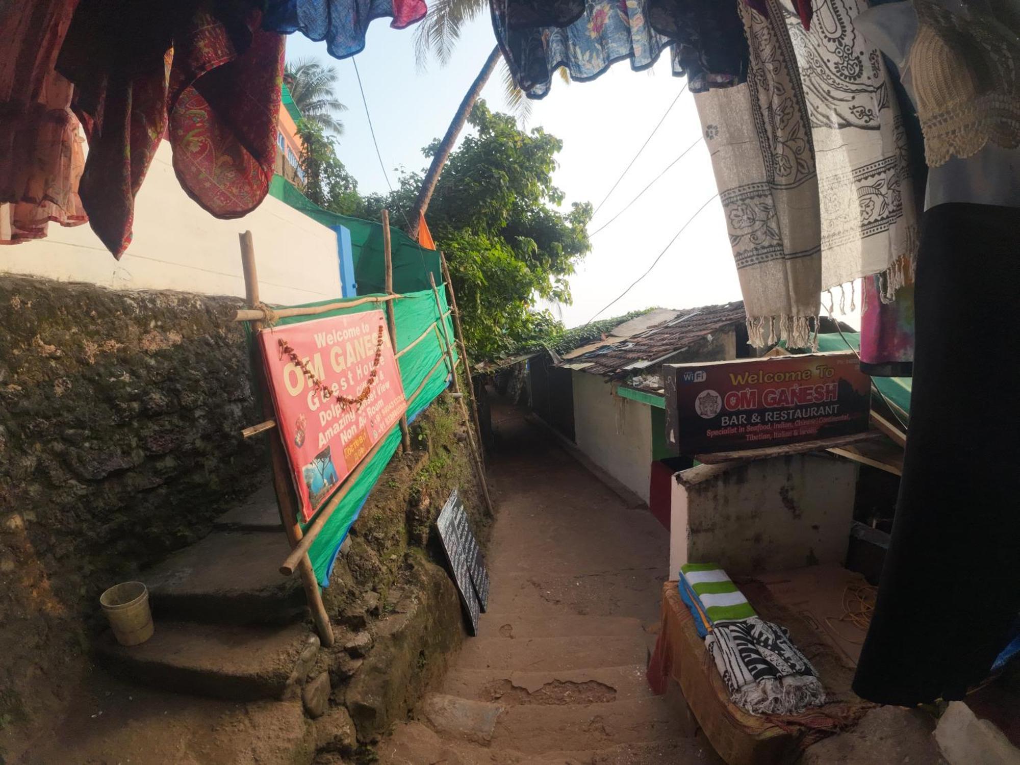 Om Ganesh Guest House Cliffside Arambol Exterior photo