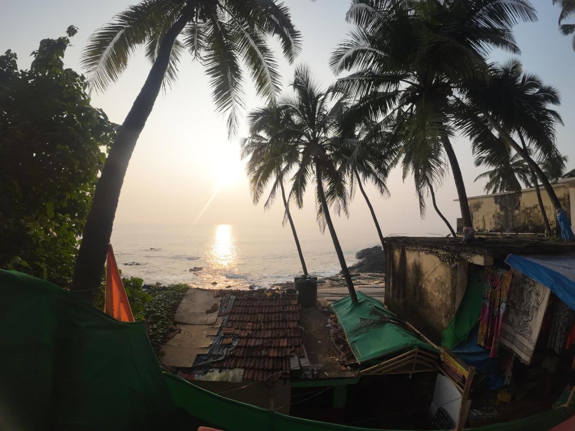 Om Ganesh Guest House Cliffside Arambol Exterior photo