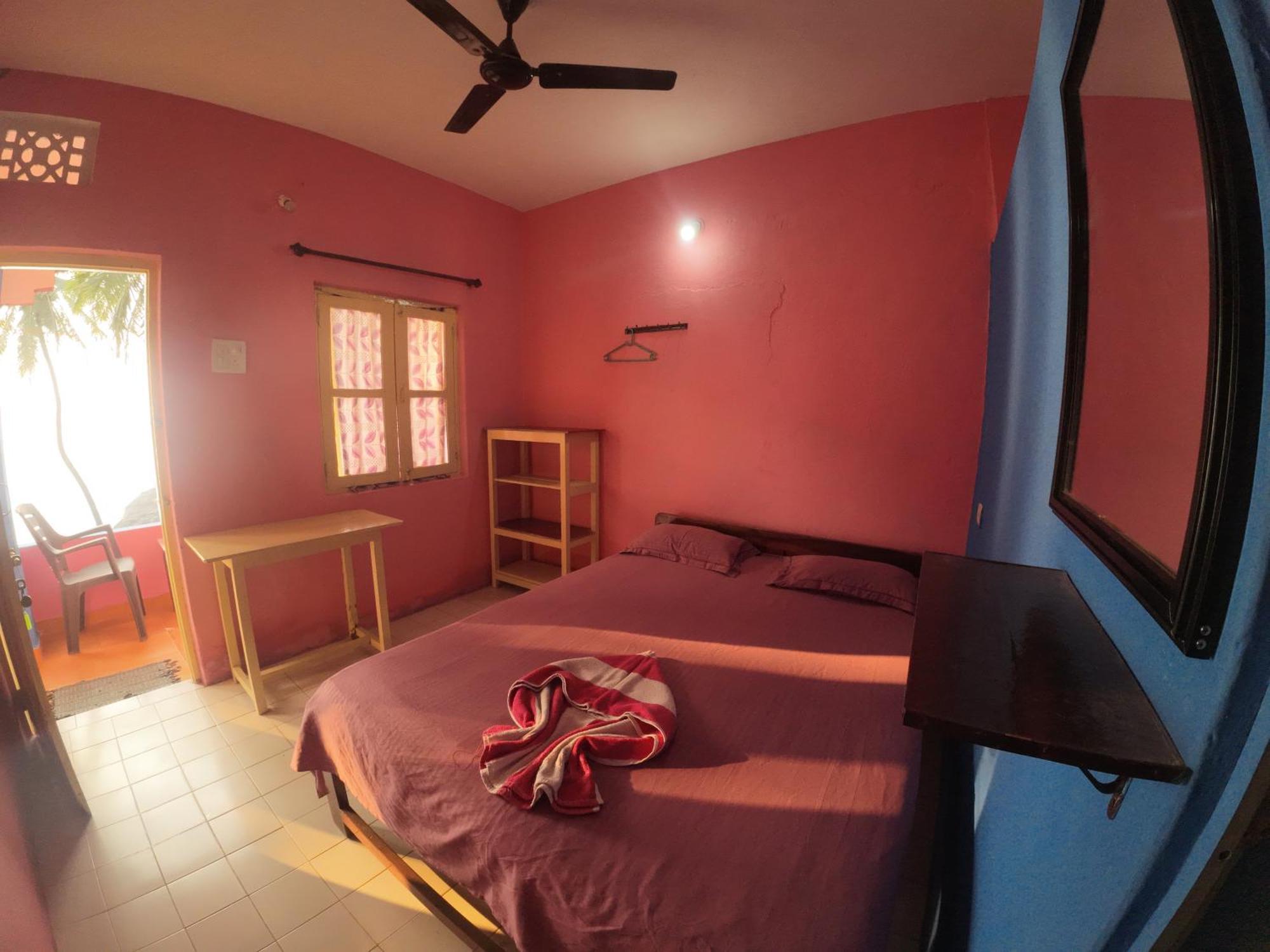 Om Ganesh Guest House Cliffside Arambol Exterior photo