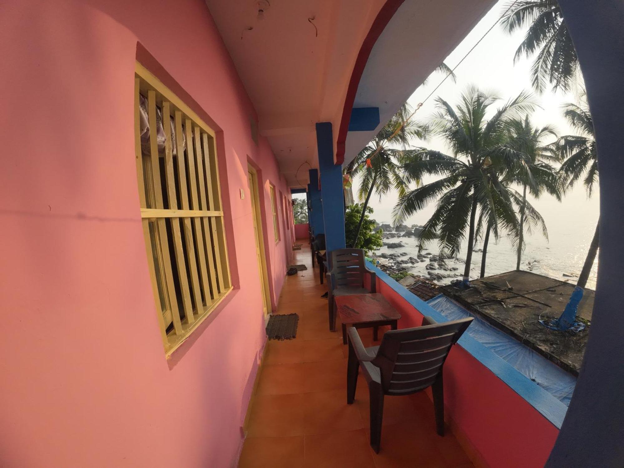 Om Ganesh Guest House Cliffside Arambol Exterior photo