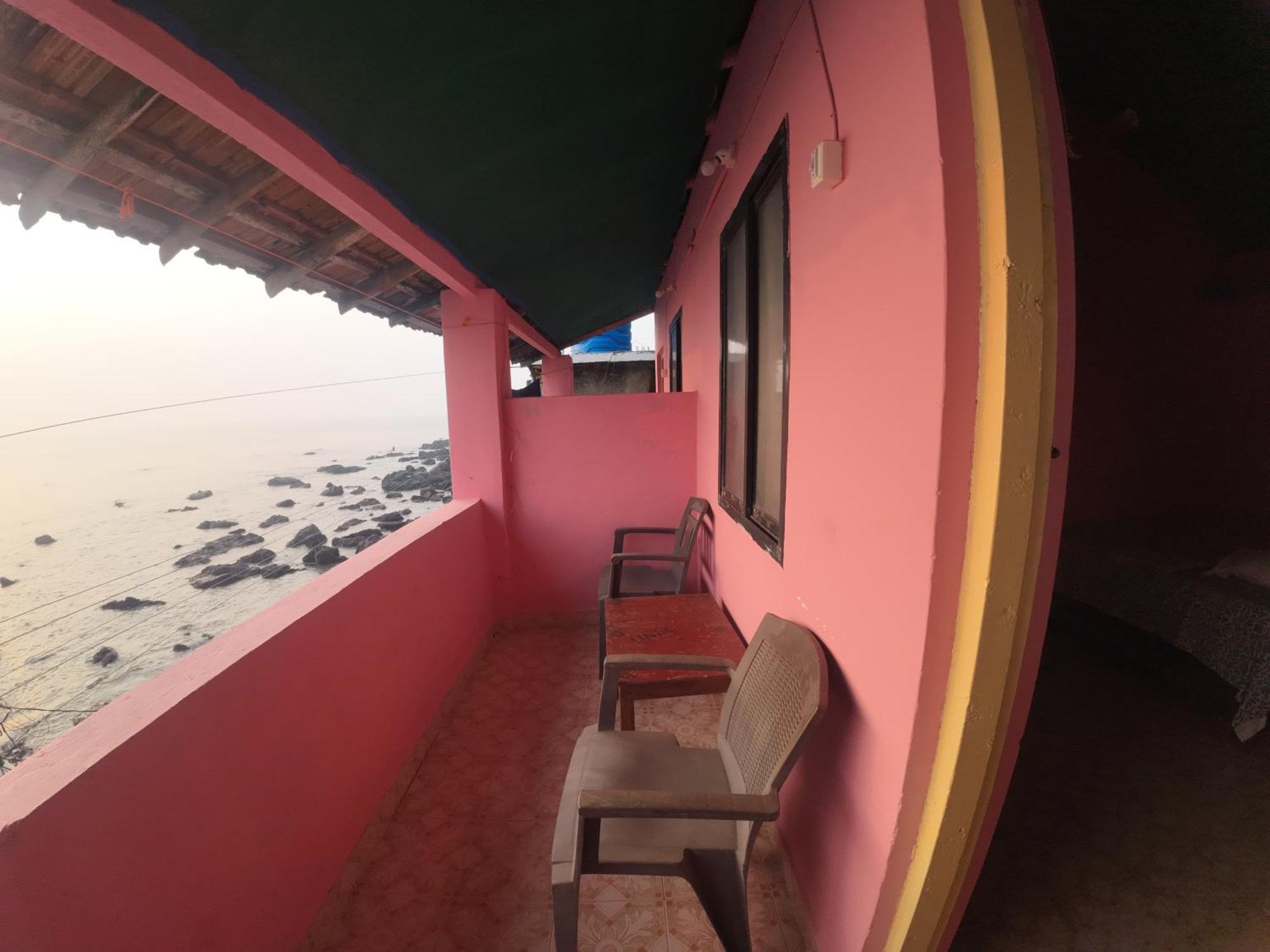 Om Ganesh Guest House Cliffside Arambol Exterior photo