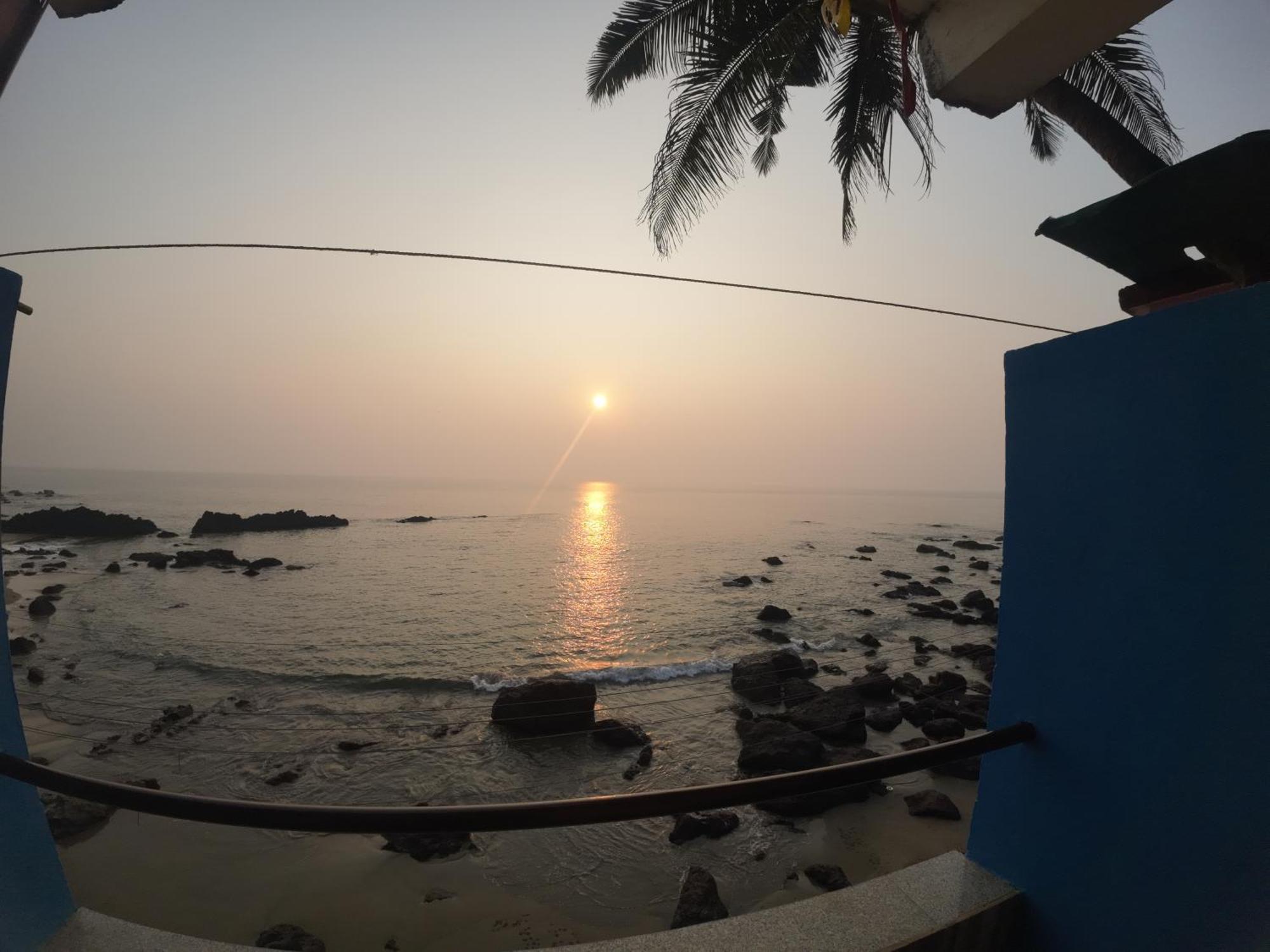 Om Ganesh Guest House Cliffside Arambol Exterior photo