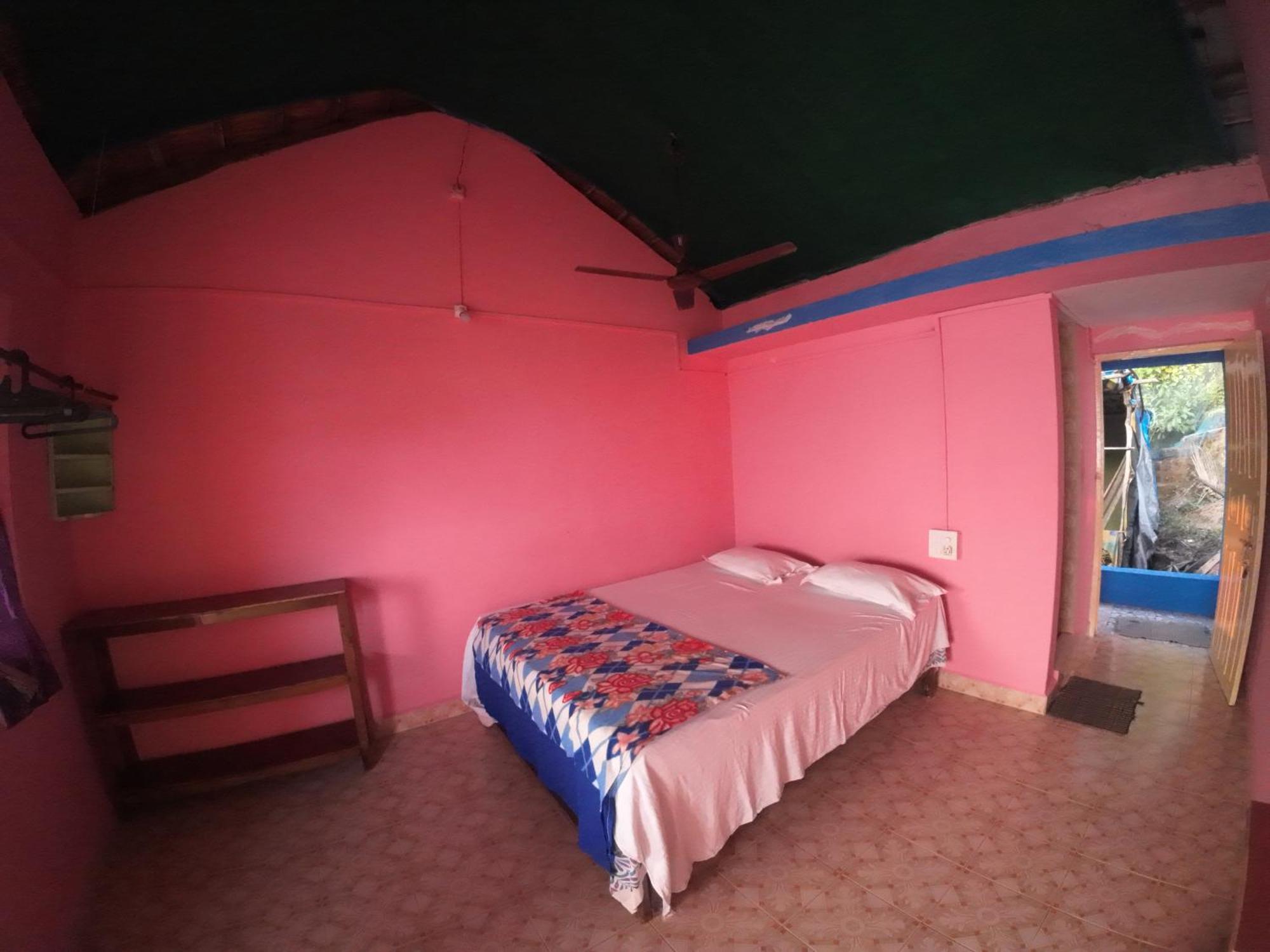Om Ganesh Guest House Cliffside Arambol Exterior photo