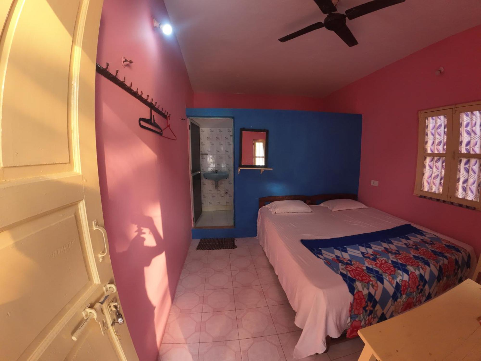 Om Ganesh Guest House Cliffside Arambol Exterior photo