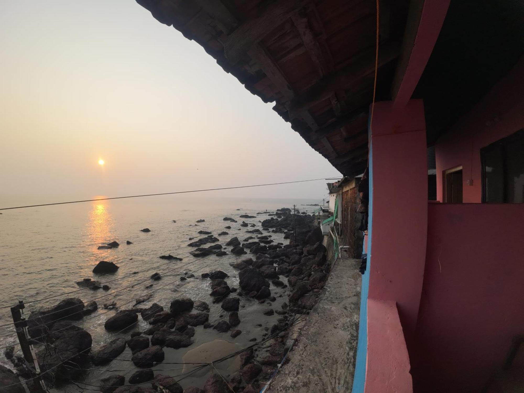 Om Ganesh Guest House Cliffside Arambol Exterior photo