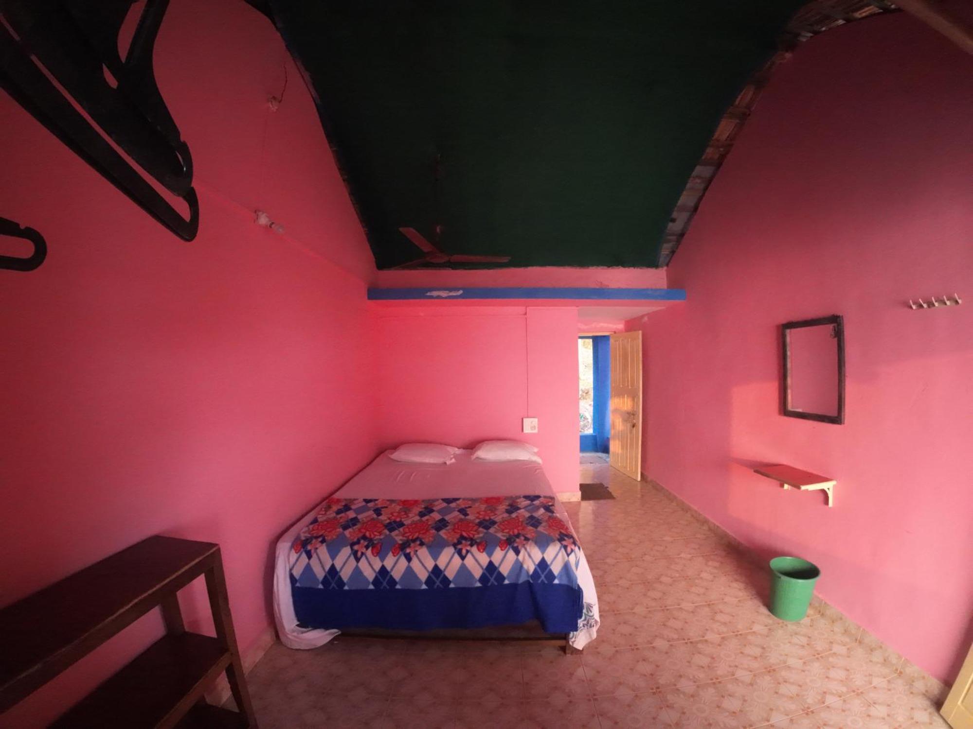Om Ganesh Guest House Cliffside Arambol Exterior photo