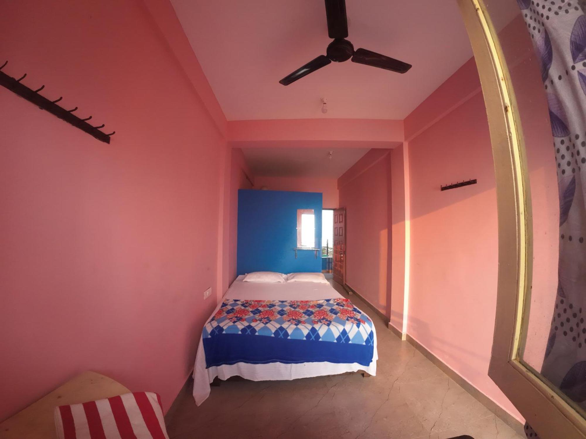 Om Ganesh Guest House Cliffside Arambol Exterior photo