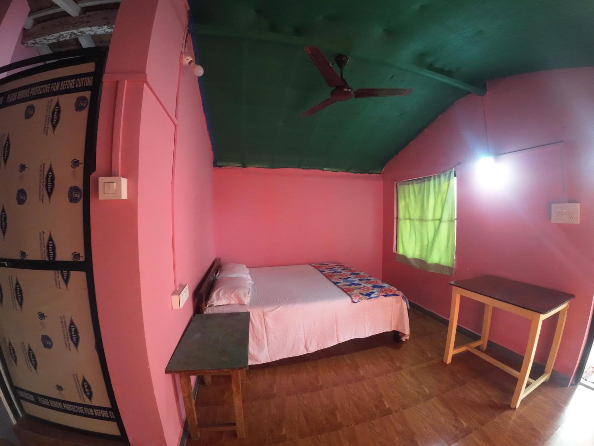 Om Ganesh Guest House Cliffside Arambol Exterior photo