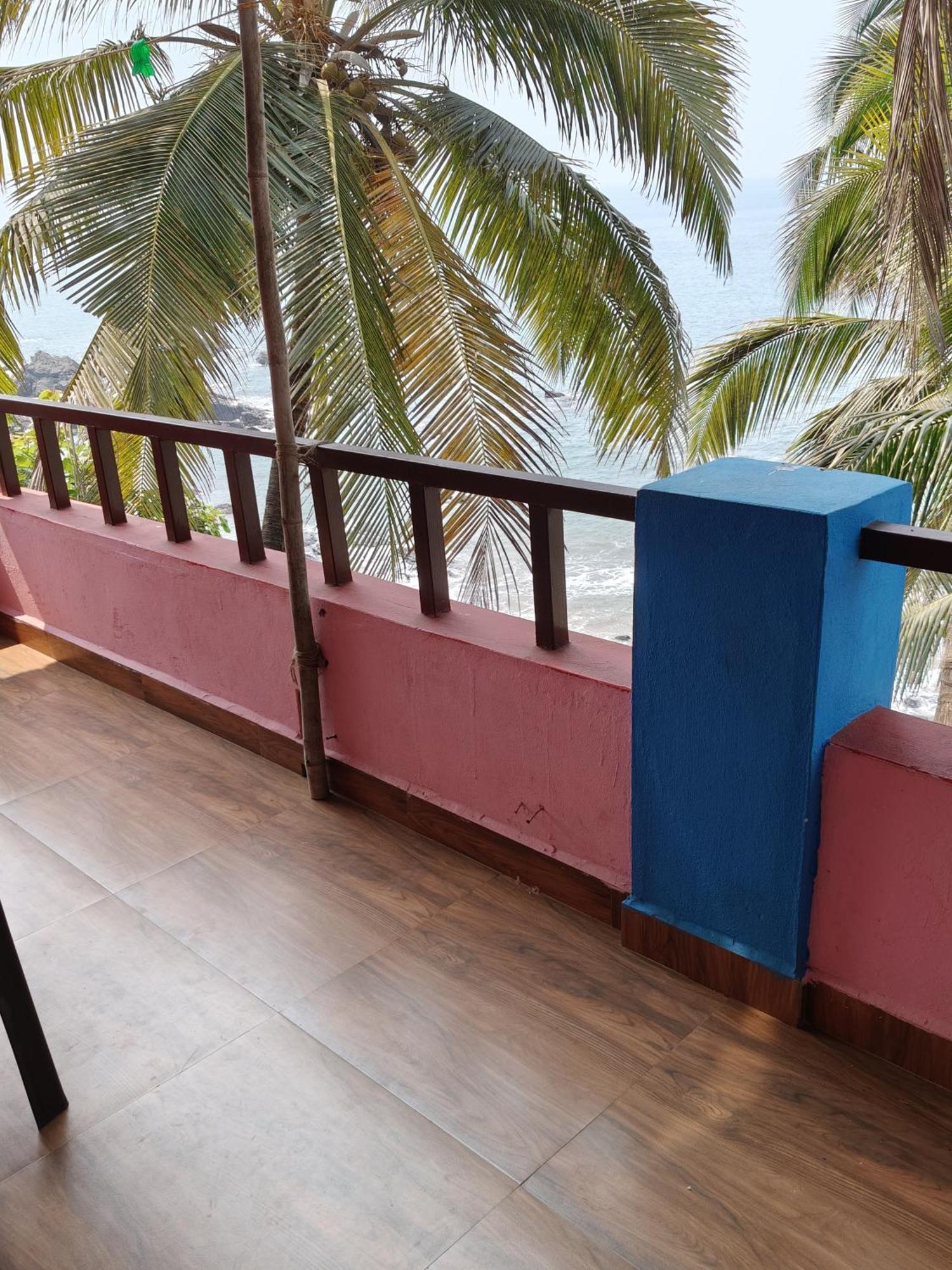 Om Ganesh Guest House Cliffside Arambol Exterior photo